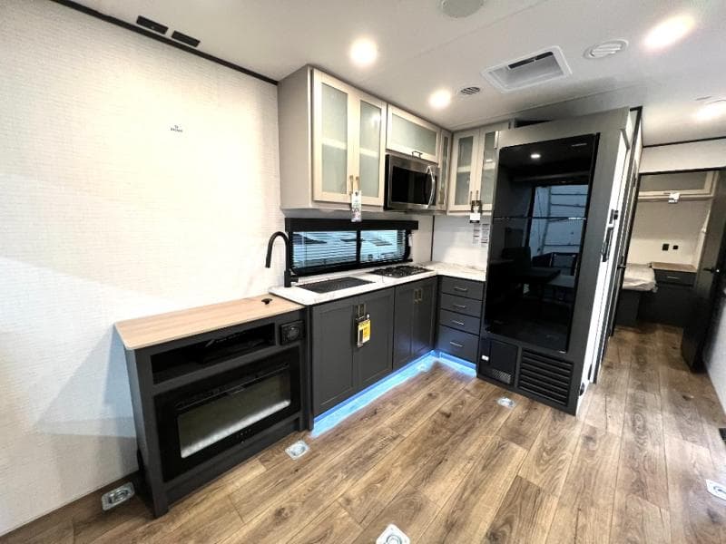 2026 Forest River 2026 Forest River Xlr Boost Toy Hauler - thumbnail 4