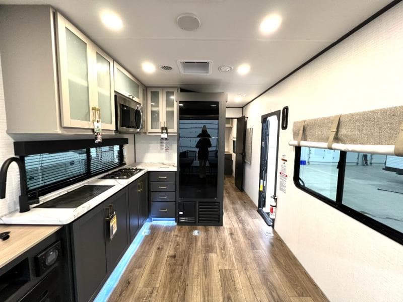 2026 Forest River 2026 Forest River Xlr Boost Toy Hauler - thumbnail 3