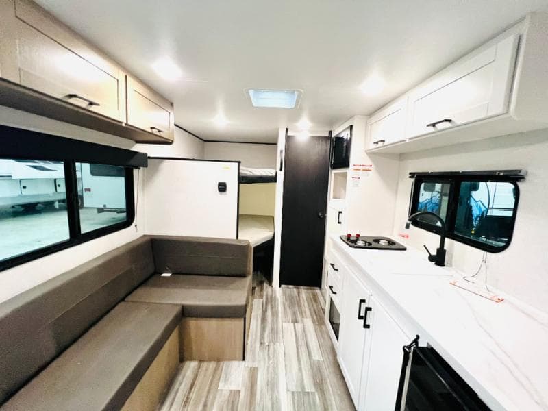 2026 Jayco 2026 Jayco Jay Flight SLX - thumbnail 3