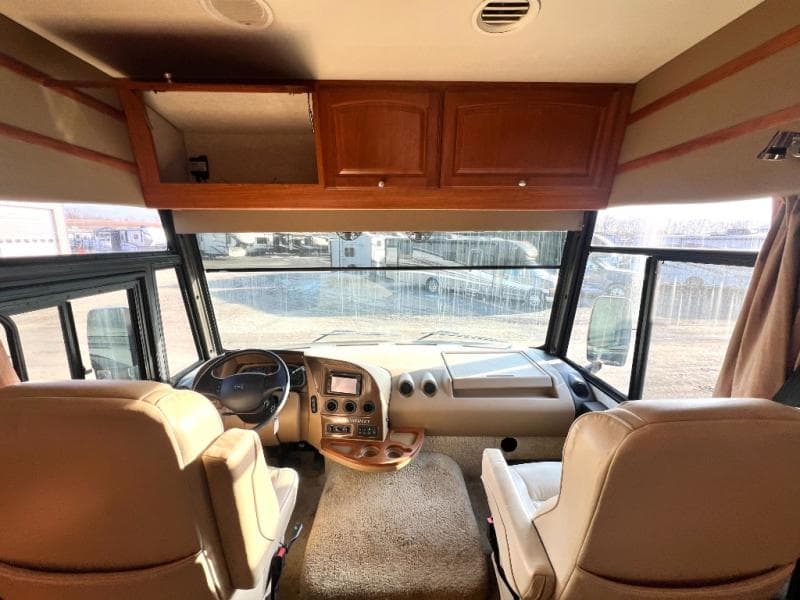 2012 Winnebago 2012 Winnebago Adventurer - thumbnail 4