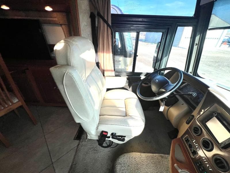 2012 Winnebago 2012 Winnebago Adventurer - thumbnail 8