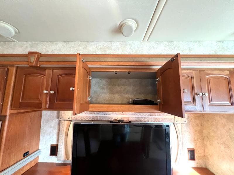 2012 Winnebago 2012 Winnebago Adventurer - thumbnail 15