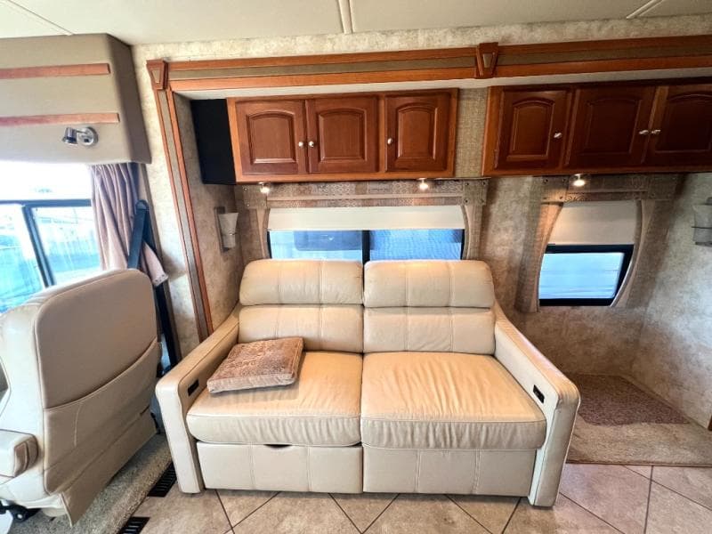 2012 Winnebago 2012 Winnebago Adventurer - thumbnail 16