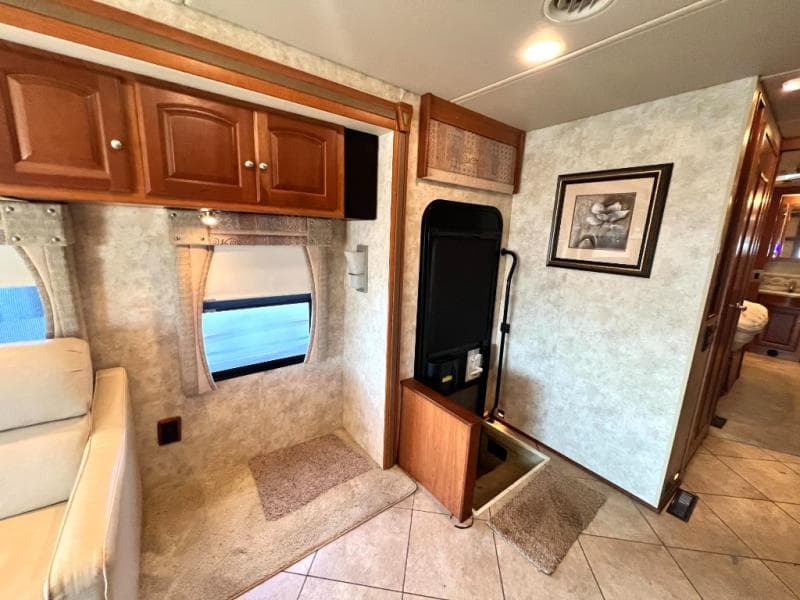 2012 Winnebago 2012 Winnebago Adventurer - thumbnail 19