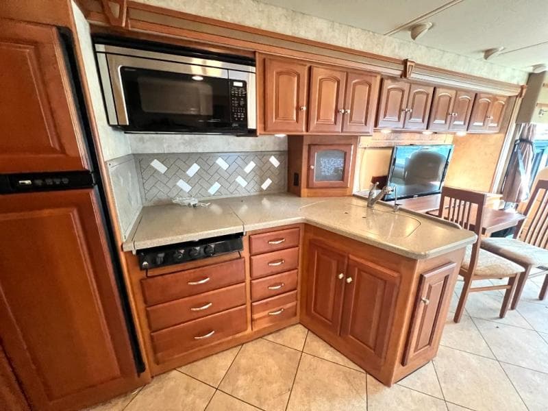 2012 Winnebago 2012 Winnebago Adventurer - thumbnail 21