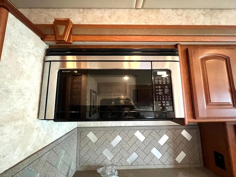 2012 Winnebago 2012 Winnebago Adventurer - thumbnail 25