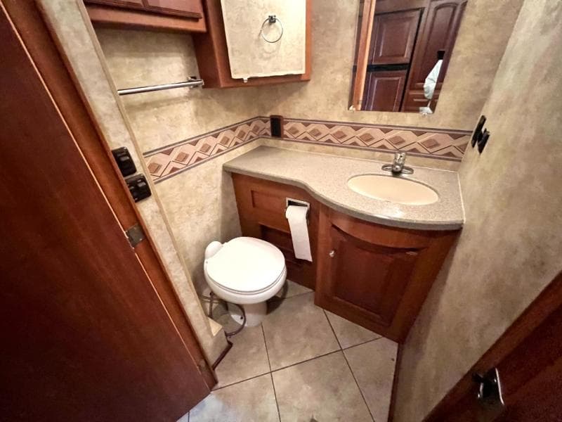 2012 Winnebago 2012 Winnebago Adventurer - thumbnail 29