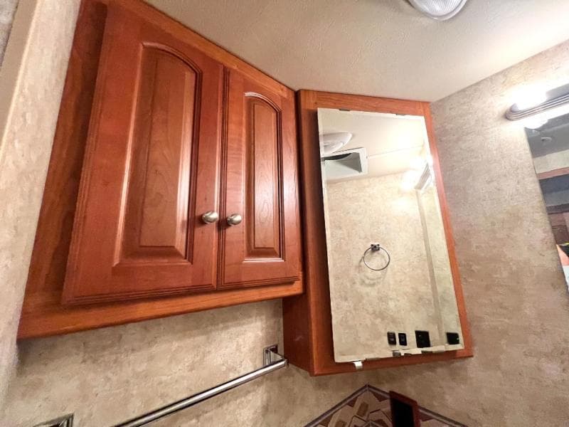 2012 Winnebago 2012 Winnebago Adventurer - thumbnail 31