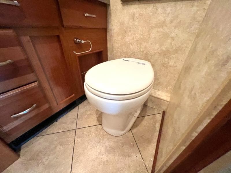 2012 Winnebago 2012 Winnebago Adventurer - thumbnail 40