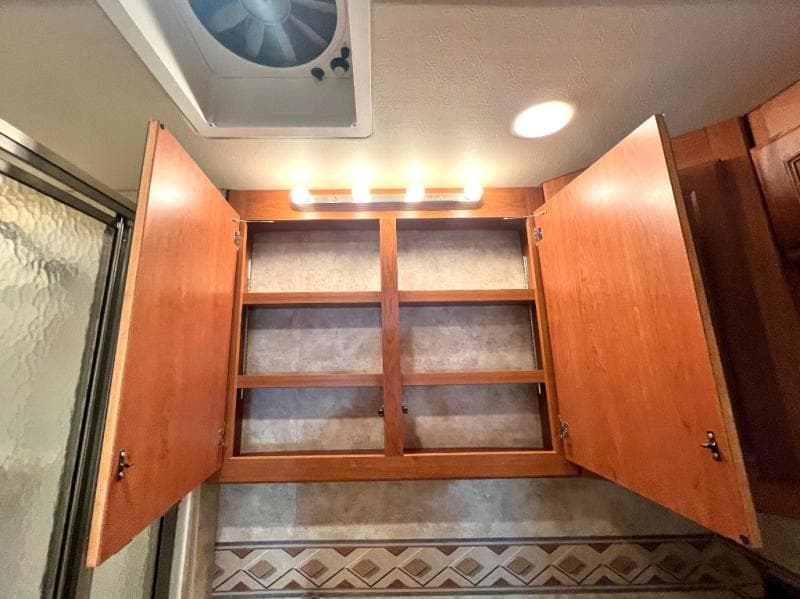 2012 Winnebago 2012 Winnebago Adventurer - thumbnail 41