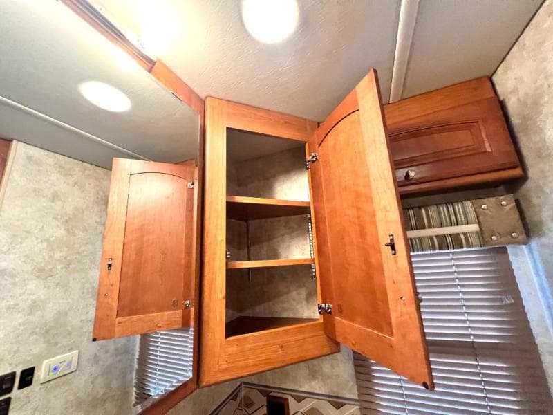 2012 Winnebago 2012 Winnebago Adventurer - thumbnail 42