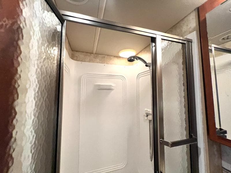 2012 Winnebago 2012 Winnebago Adventurer - thumbnail 44