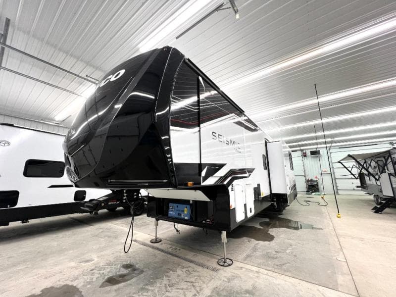 2026 Jayco 2026 Jayco Seismic Toy Hauler - thumbnail 5
