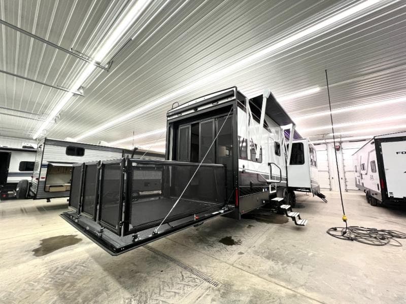 2026 Jayco 2026 Jayco Seismic Toy Hauler - thumbnail 6