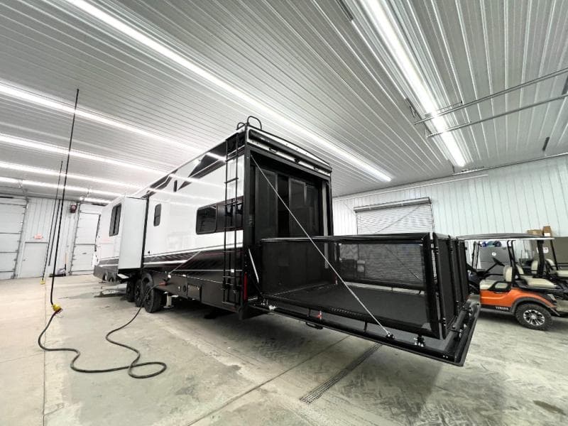 2026 Jayco 2026 Jayco Seismic Toy Hauler - thumbnail 8