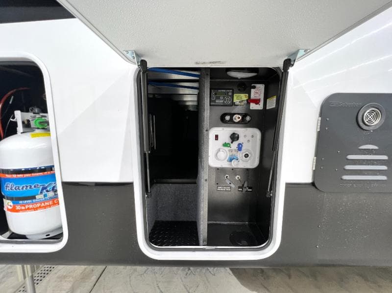 2026 Jayco 2026 Jayco Seismic Toy Hauler - thumbnail 9