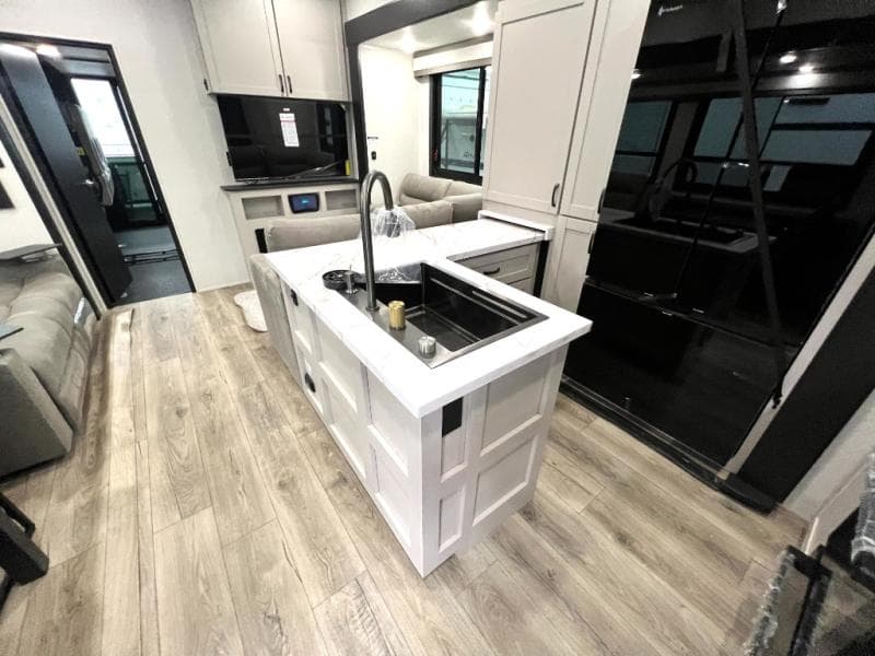 2026 Jayco 2026 Jayco Seismic Toy Hauler - thumbnail 12