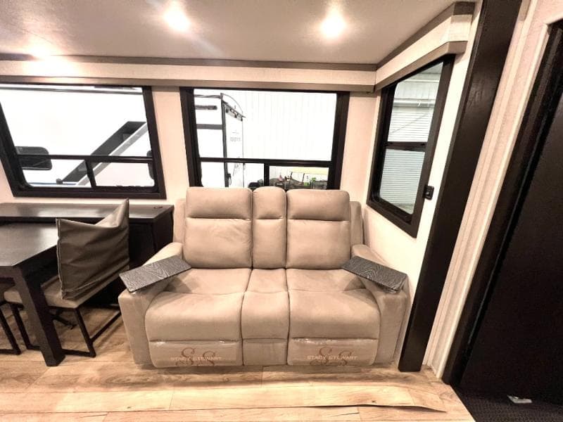 2026 Jayco 2026 Jayco Seismic Toy Hauler - thumbnail 14