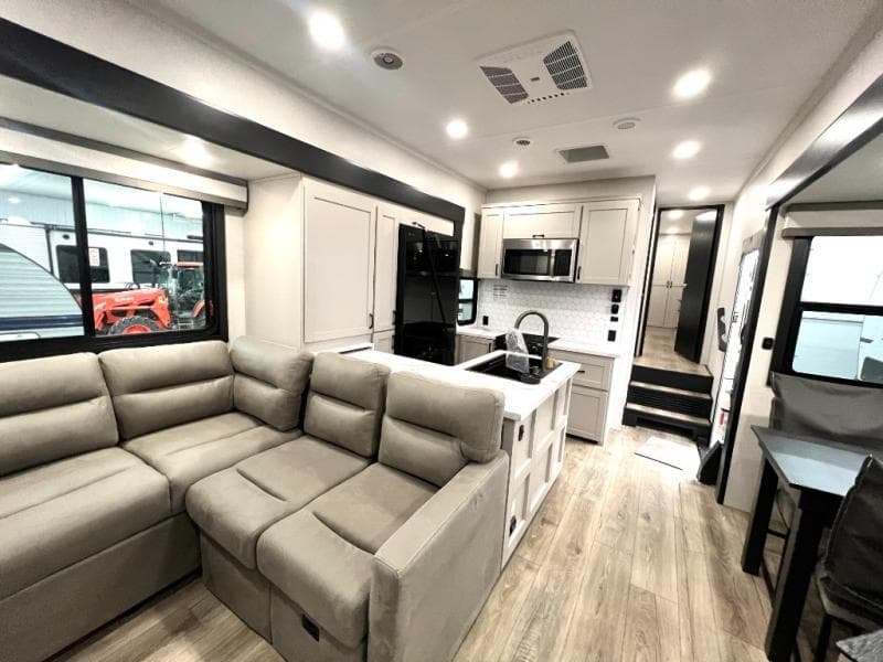 2026 Jayco 2026 Jayco Seismic Toy Hauler - thumbnail 18