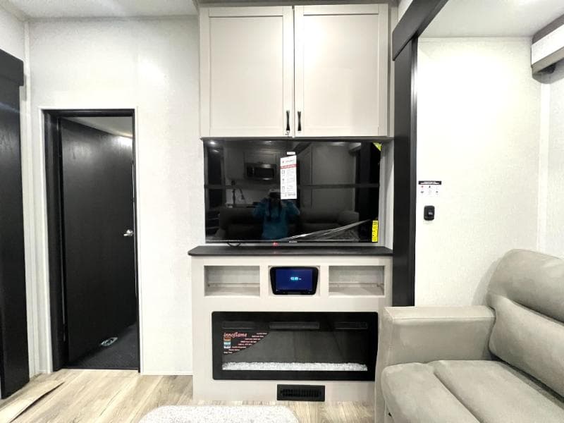 2026 Jayco 2026 Jayco Seismic Toy Hauler - thumbnail 19