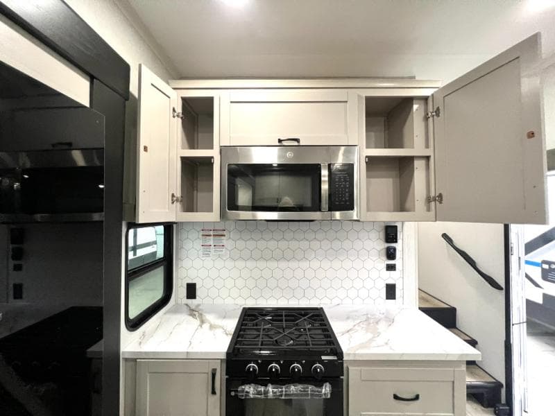 2026 Jayco 2026 Jayco Seismic Toy Hauler - thumbnail 21