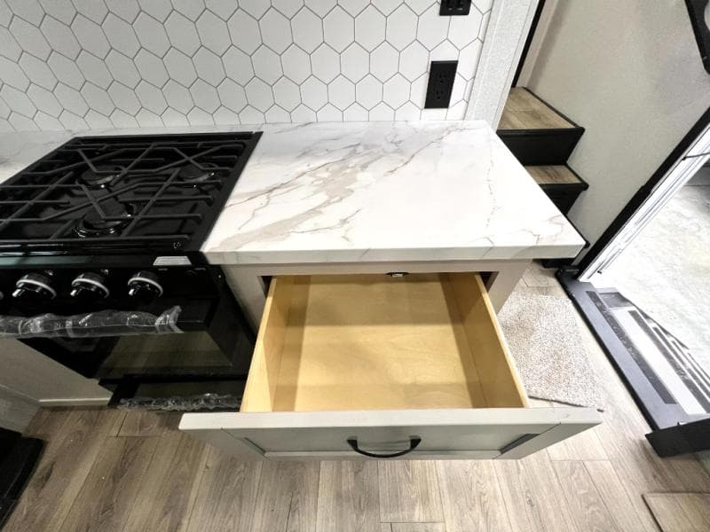 2026 Jayco 2026 Jayco Seismic Toy Hauler - thumbnail 23