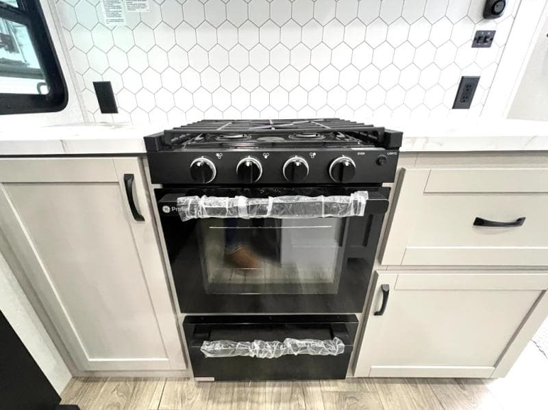 2026 Jayco 2026 Jayco Seismic Toy Hauler - thumbnail 25