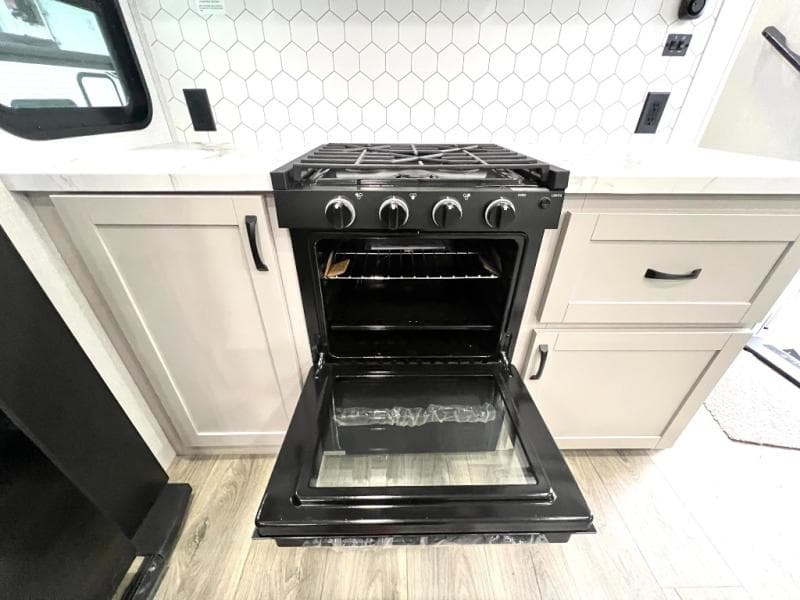 2026 Jayco 2026 Jayco Seismic Toy Hauler - thumbnail 26