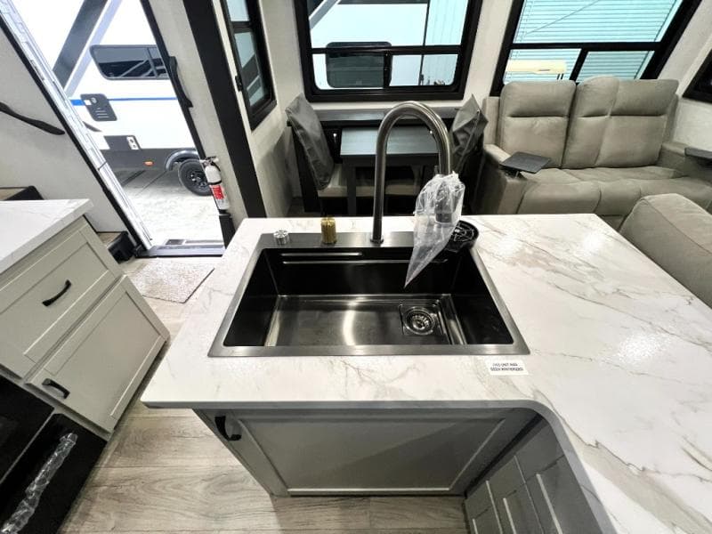 2026 Jayco 2026 Jayco Seismic Toy Hauler - thumbnail 29