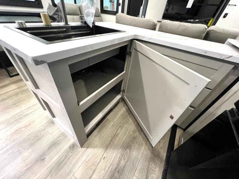 2026 Jayco 2026 Jayco Seismic Toy Hauler - thumbnail 30