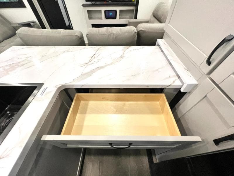 2026 Jayco 2026 Jayco Seismic Toy Hauler - thumbnail 31