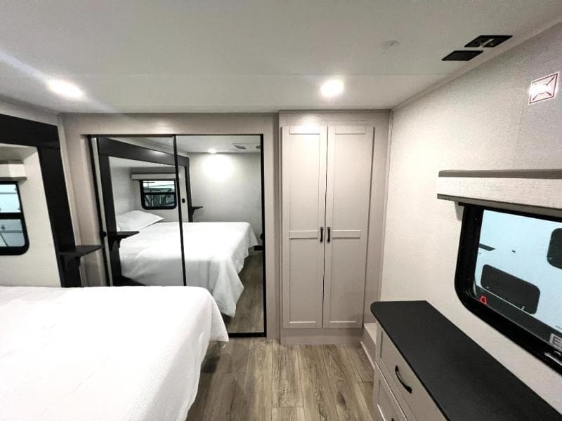 2026 Jayco 2026 Jayco Seismic Toy Hauler - thumbnail 41