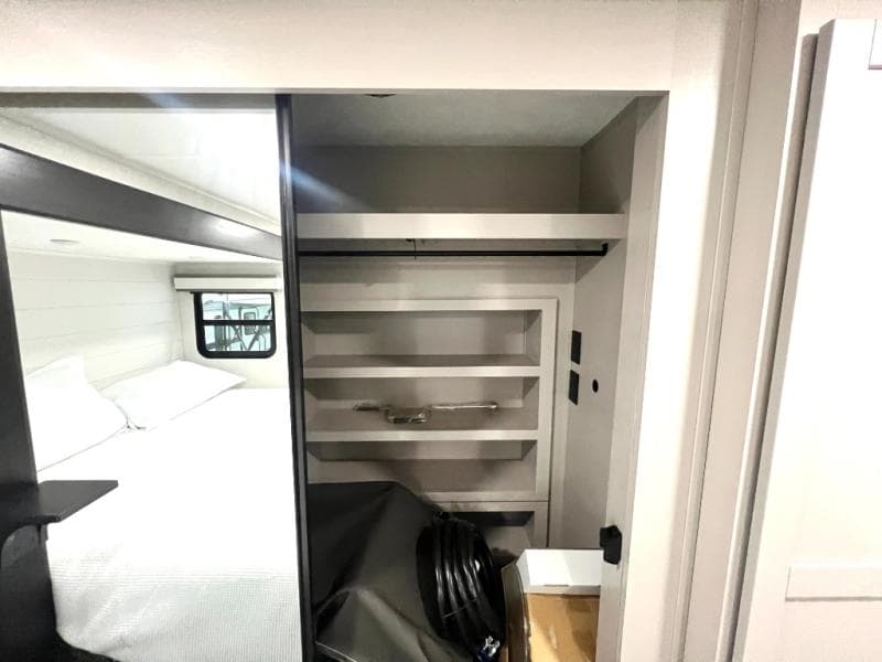 2026 Jayco 2026 Jayco Seismic Toy Hauler - thumbnail 43