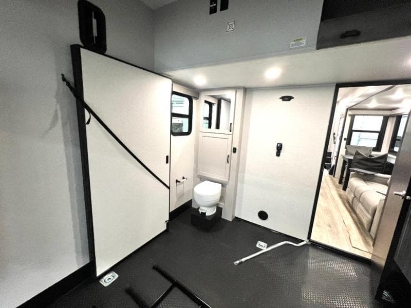 2026 Jayco 2026 Jayco Seismic Toy Hauler - thumbnail 52