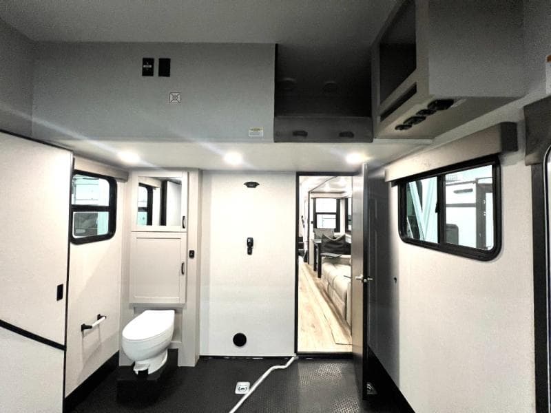 2026 Jayco 2026 Jayco Seismic Toy Hauler - thumbnail 53