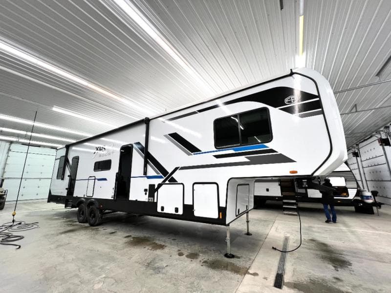 2026 Forest River 2026 Forest River Xlr Boost X Toy Hauler - thumbnail 3