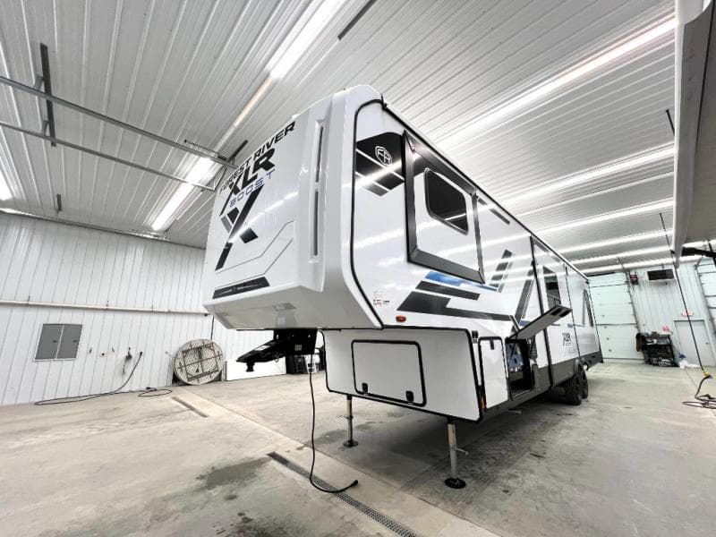 2026 Forest River 2026 Forest River Xlr Boost X Toy Hauler - thumbnail 5
