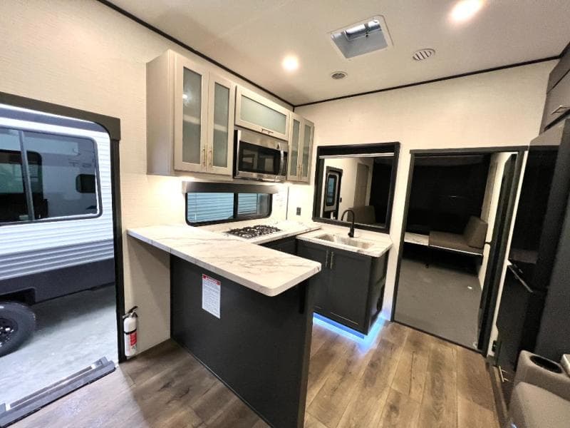 2026 Forest River 2026 Forest River Xlr Boost X Toy Hauler - thumbnail 18