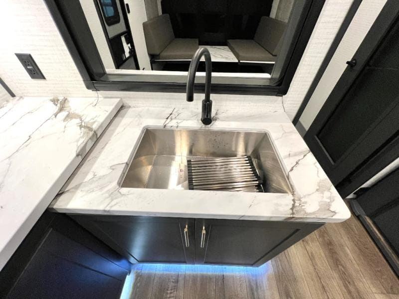 2026 Forest River 2026 Forest River Xlr Boost X Toy Hauler - thumbnail 22