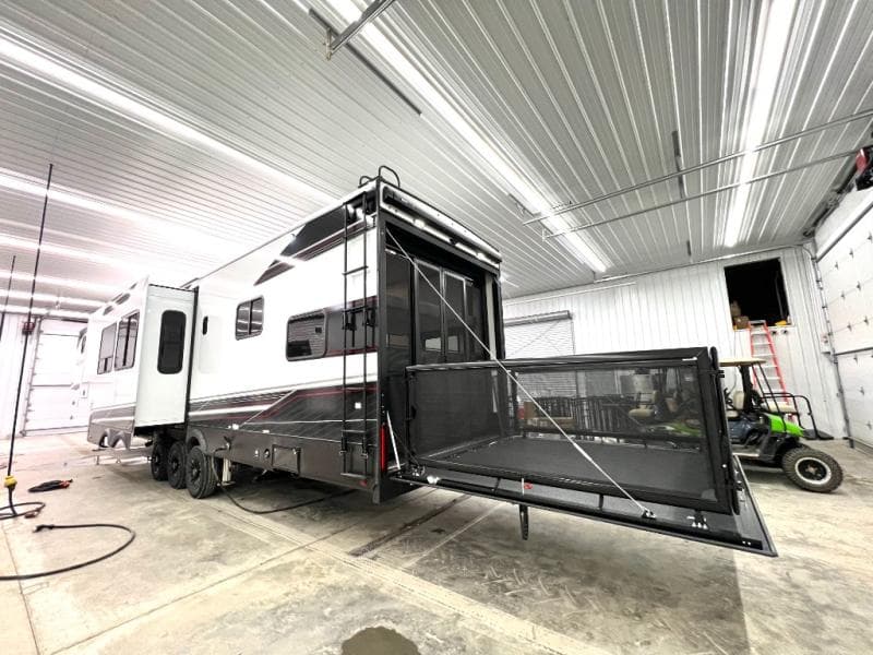 2026 Jayco 2026 Jayco Seismic Toy Hauler - thumbnail 7