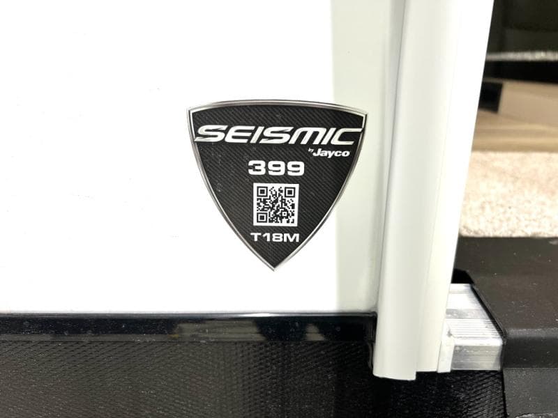 2026 Jayco 2026 Jayco Seismic Toy Hauler - thumbnail 9