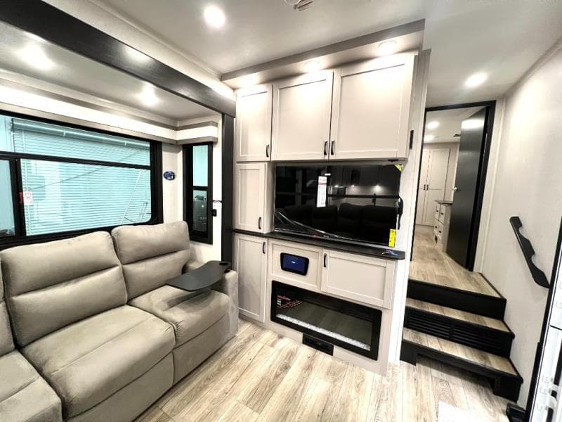 2026 Jayco 2026 Jayco Seismic Toy Hauler - thumbnail 21