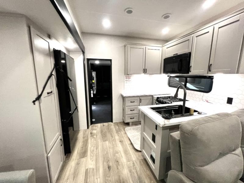 2026 Jayco 2026 Jayco Seismic Toy Hauler - thumbnail 23