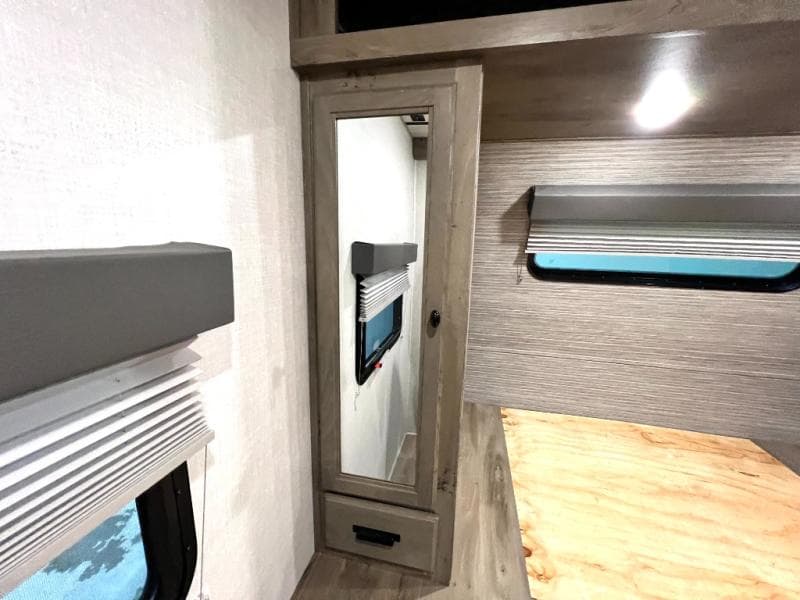 2022 Forest River 2022 Forest River Surveyor - thumbnail 34