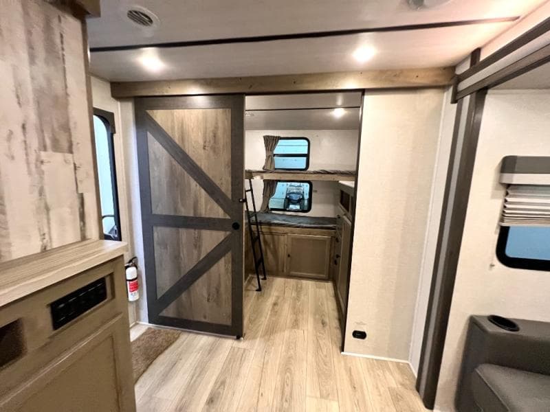 2022 Forest River 2022 Forest River Surveyor - thumbnail 38