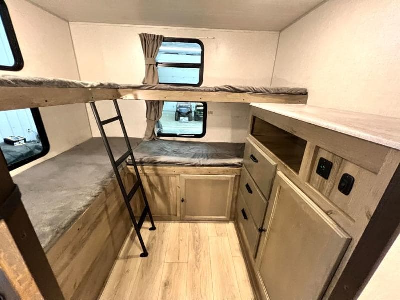 2022 Forest River 2022 Forest River Surveyor - thumbnail 41