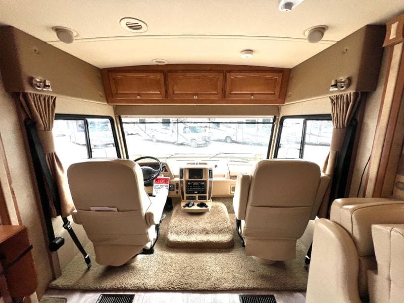 2013 Winnebago 2013 Winnebago Sightseer - thumbnail 3