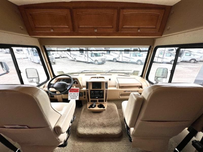 2013 Winnebago 2013 Winnebago Sightseer - thumbnail 4