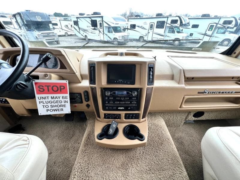 2013 Winnebago 2013 Winnebago Sightseer - thumbnail 5