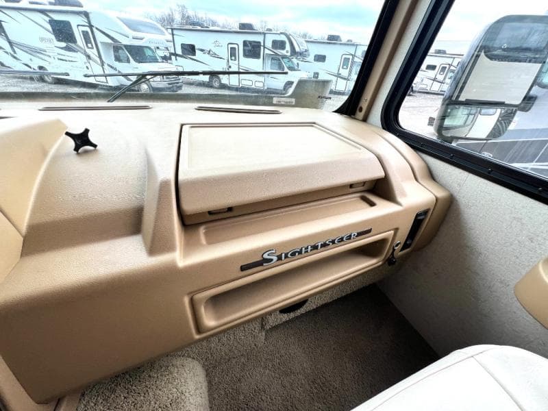 2013 Winnebago 2013 Winnebago Sightseer - thumbnail 7